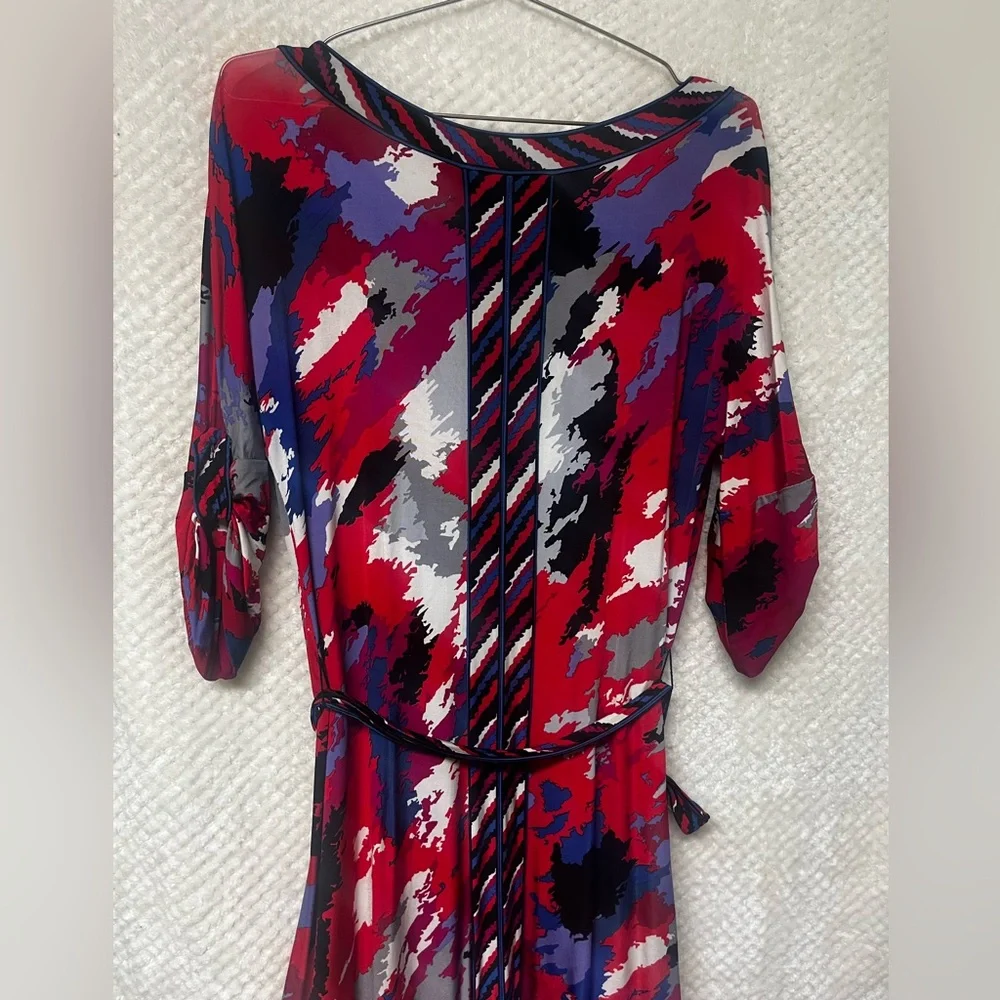BCBGMaxAzria Brushstroke Red and Blue Dress Stretch Waist Tie V Neckline Medium - Picture 9 of 12